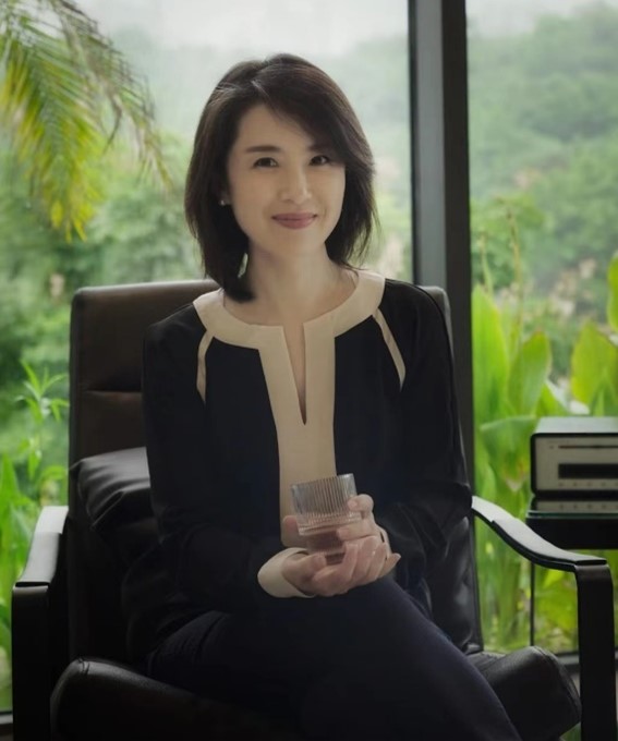 胡晓扬女士